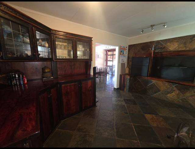 4 BEDROOM HOUSE FOR SALE IN LINDEQUESDRIF